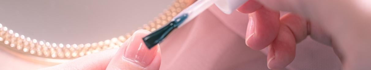 Farmasi - Retrouvez vos jolis ongles en seulement deux semaines 📅 Le vernis  soin blanchissant #Farmasi est l'une des meilleures solutions contre les  ongles jaunis👌 Profitez-en ici